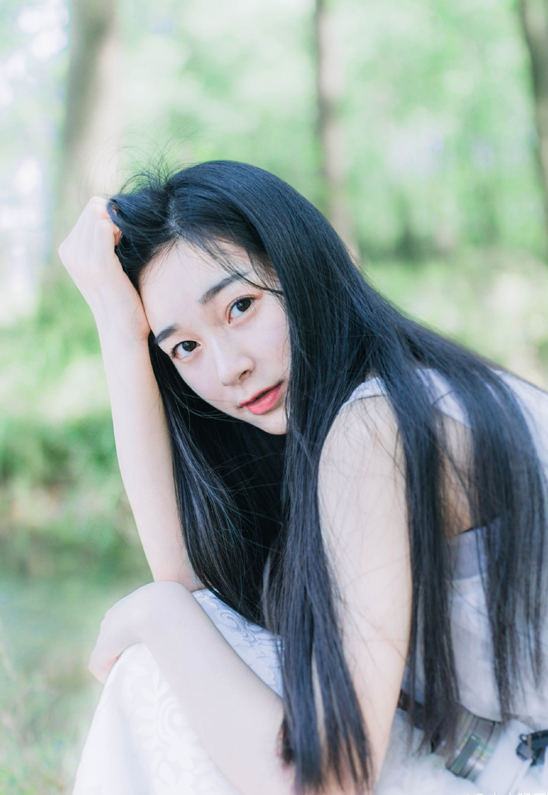 “那这些其他小路如何走？”魏延不禁好奇道，倒不是想走小路，只是得有个防范，如果有人绕过小路到自己后方来的话，那可就坏了。